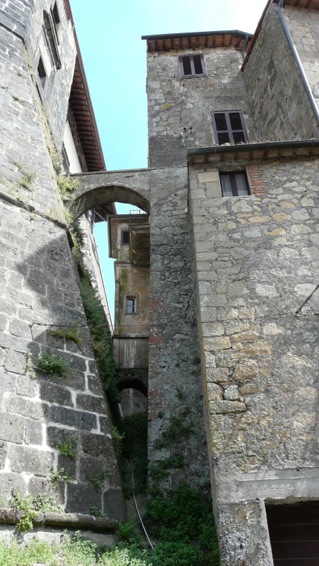 Am Fuß des Castello Farnese